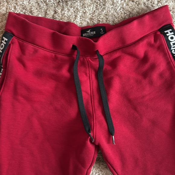 🍍Hollister Men’s tape jogger sweatpants🍍pockets🍍Sz small🍍inseam 25”🍍 - Picture 2 of 4